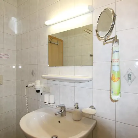 Am Doerfl アパート トゥクス